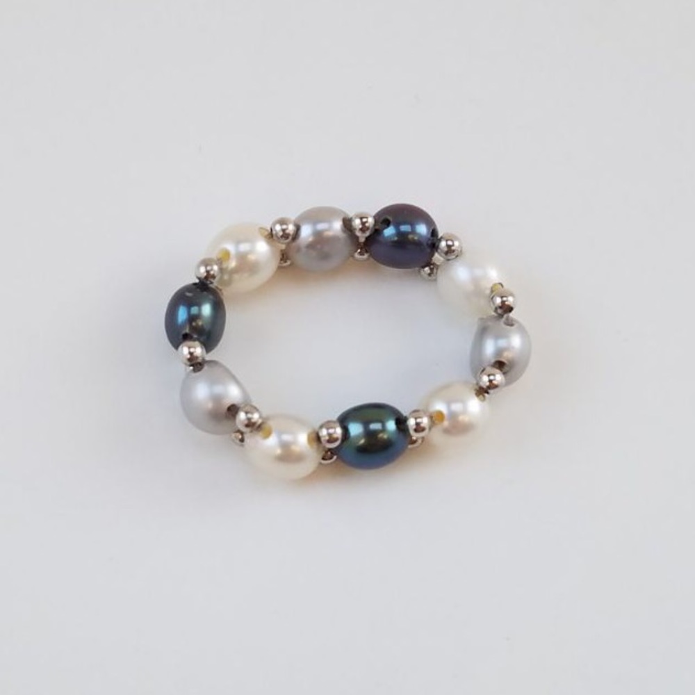 ⚡️Multi-Colored Pearl Rings⚡️ - Picture 3 of 4
